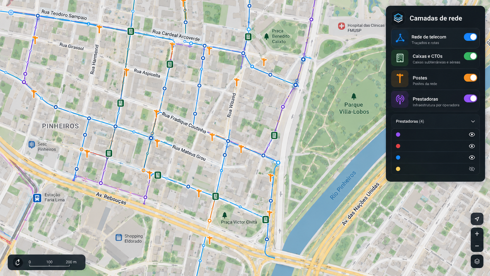 Interface ilustrativa de mapa com rotas de telecomunicações e controle de camadas